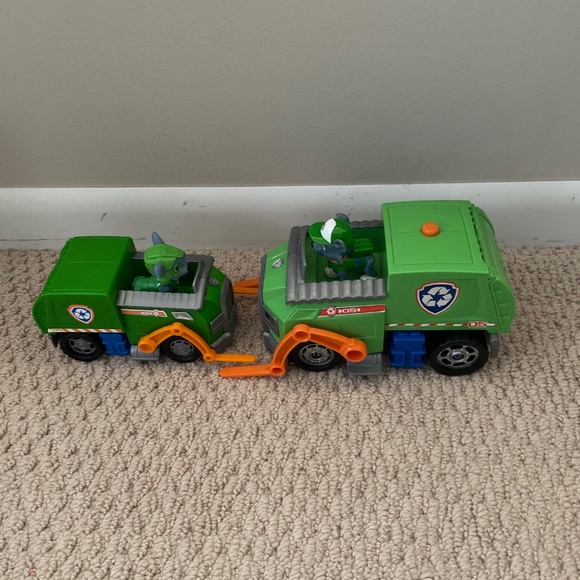 Paw Patrol Sound & Lights Garbage Truck Rocky Etc - Picture 2 of 8